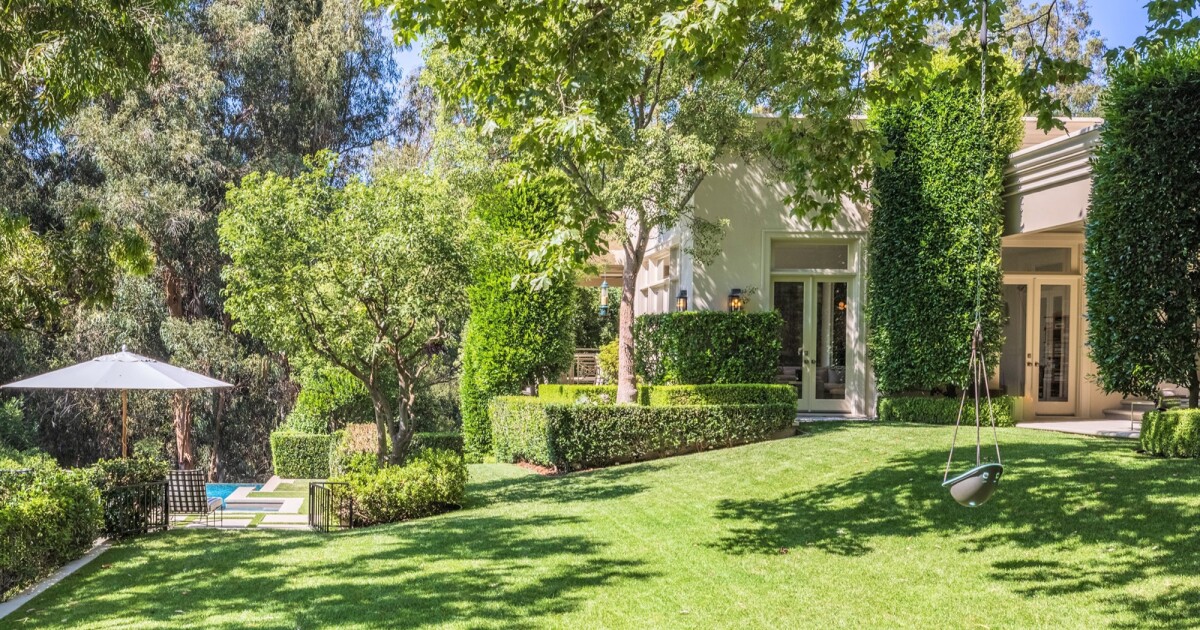 Katy Perry hangs .5-million price tag on Beverly Crest estate