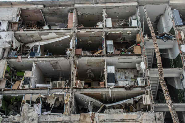 An apartment building with one wall opened, as if it were a dollhouse.