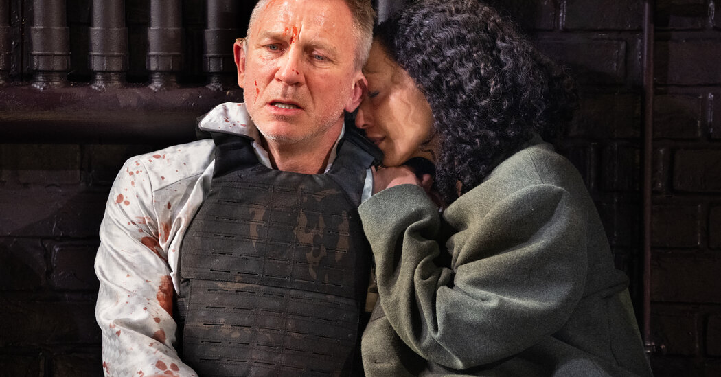 ‘Macbeth’ performances on Broadway pause after Daniel Craig tests positive for the coronavirus.