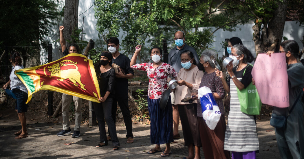 Sri Lanka Protesters, Driven by Economic Pain, Defy Government Curfew