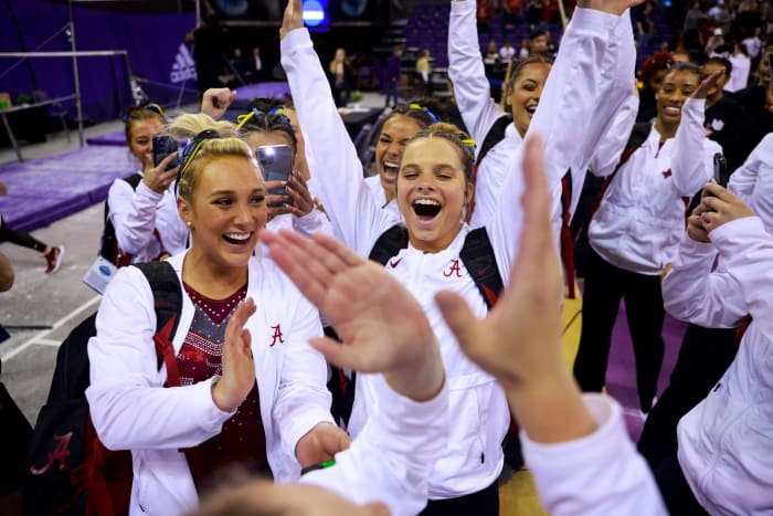 Alabama gymnastics celebrates