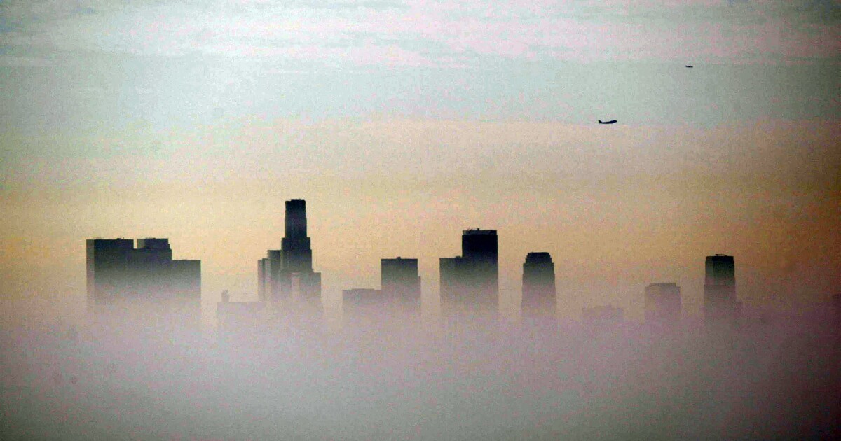 Angelenos are alarmed by air pollution, extreme heat. Poll finds they want action