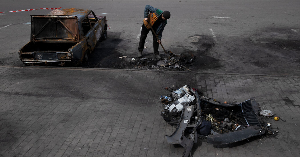 Your Monday Briefing: Russian Troops Mass in East Ukraine