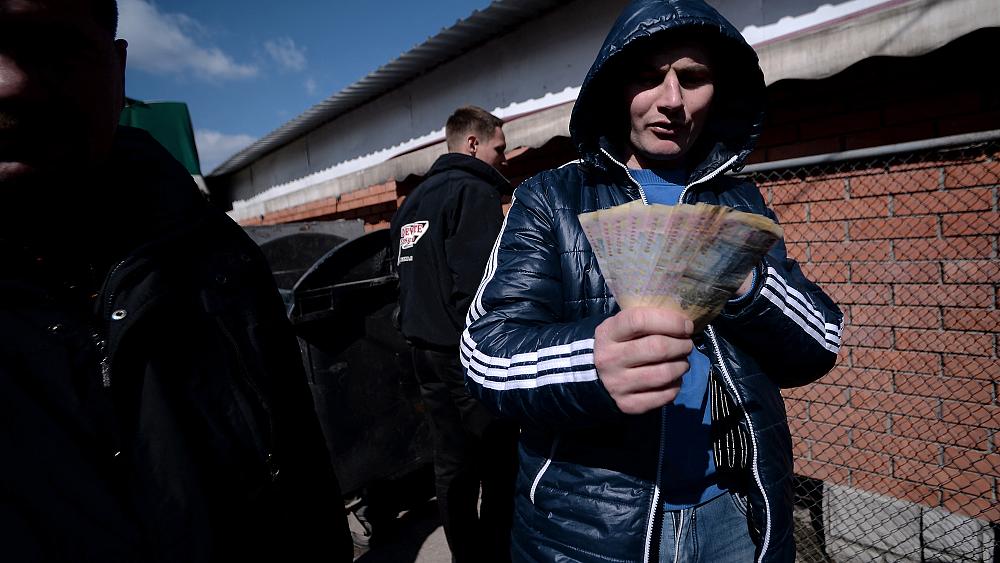 Ukrainians struggling to exchange national currency in EU countries