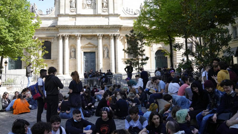 French students protest presidential choice