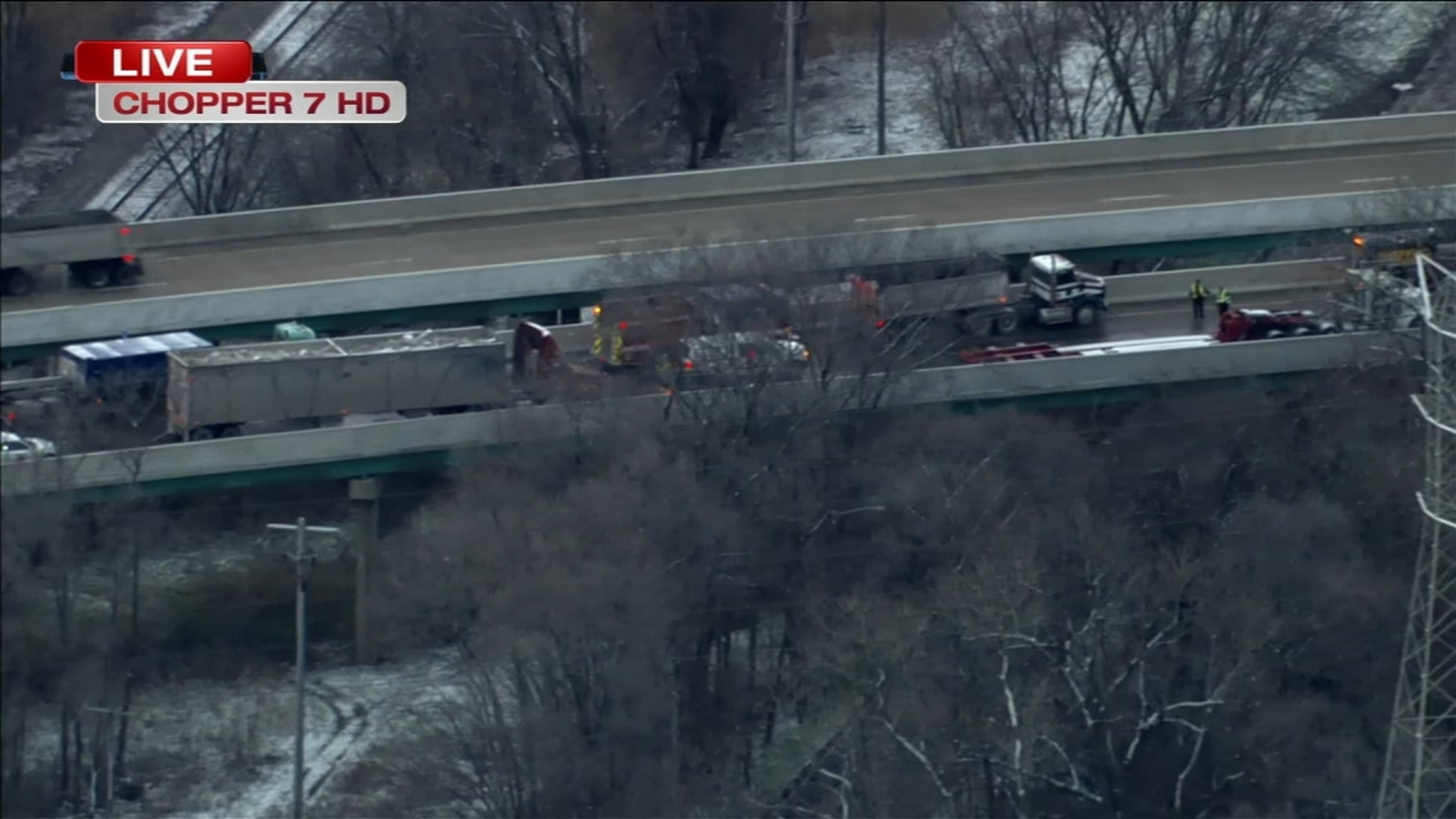 Pileup crash in Gary shuts down I-65 southbound lanes