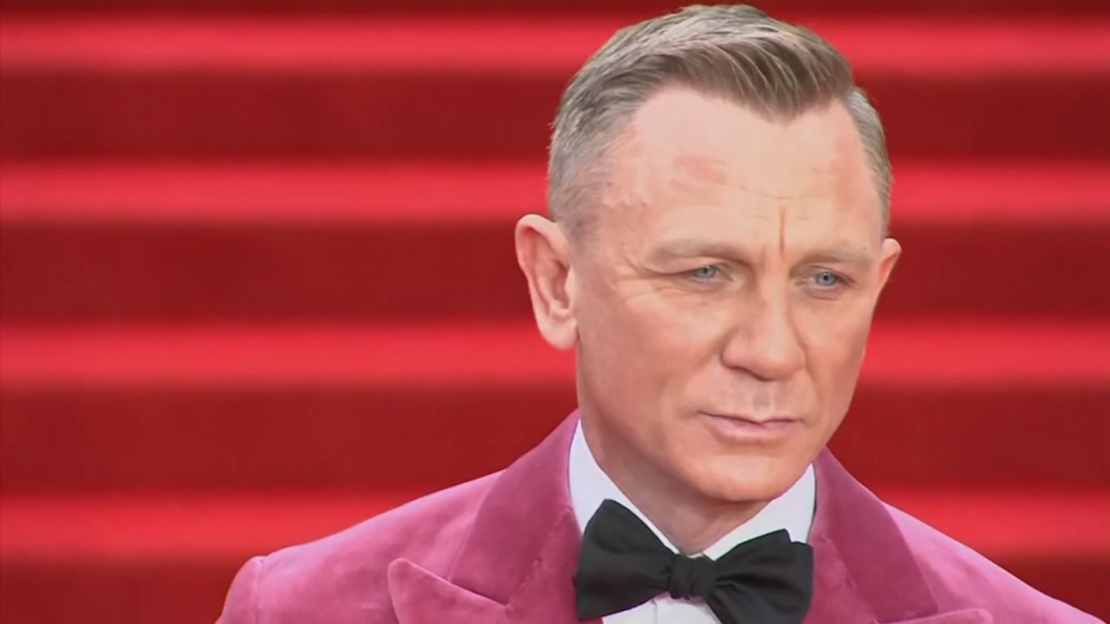 Daniel Craig contracts COVID-19, temporarily halting ‘Macbeth’ Broadway show