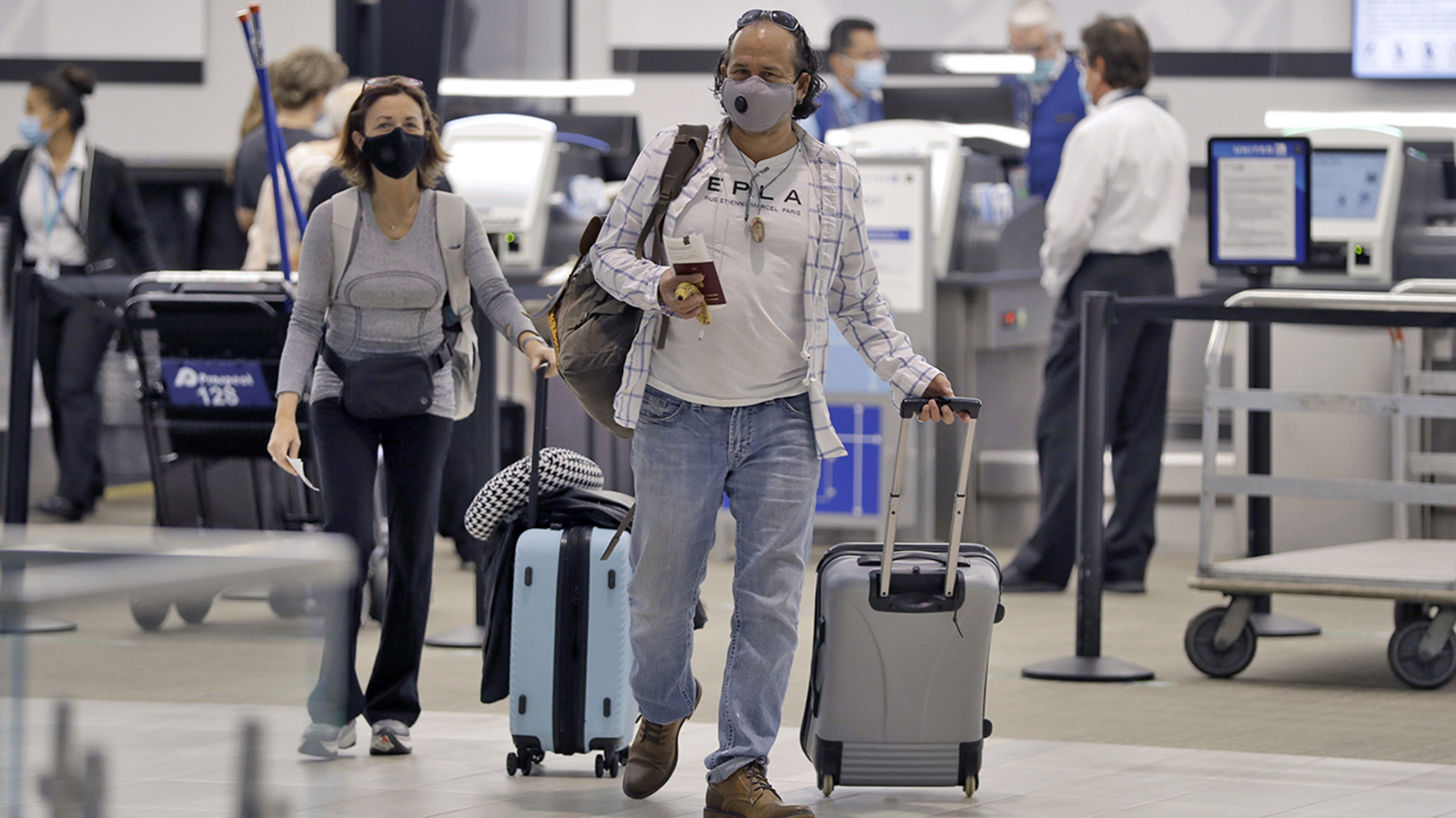 CDC to extend federal mask mandate on airplanes, transit for 2 weeks: Source