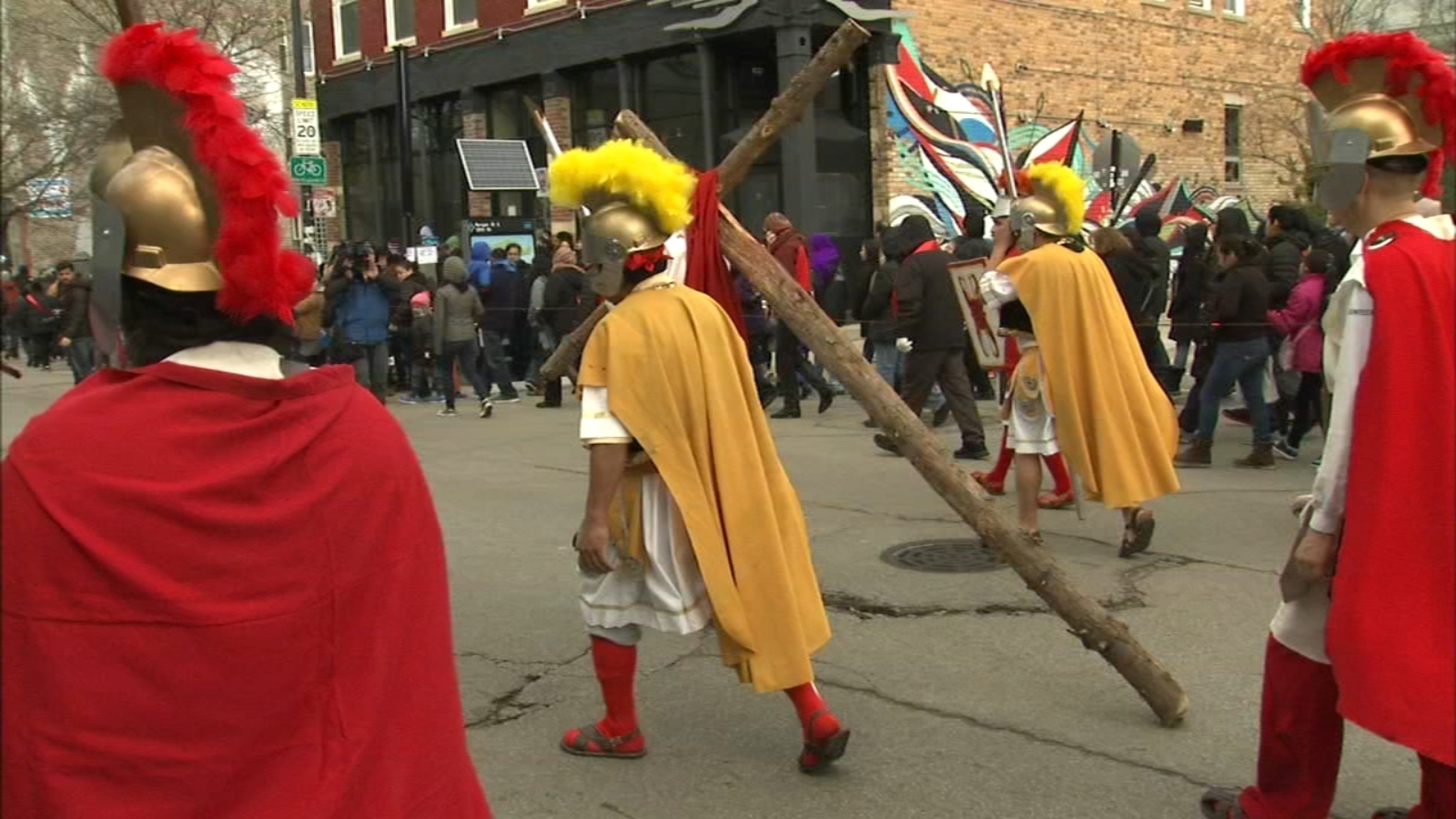 Chicago Good Friday tradition of ‘Via Crucis’ returns to Pilsen without COVID-19 restrictions