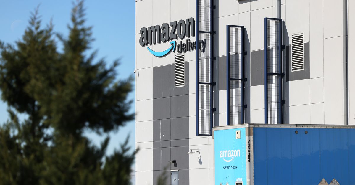 Amazon workers vote to unionize Staten Island warehouse