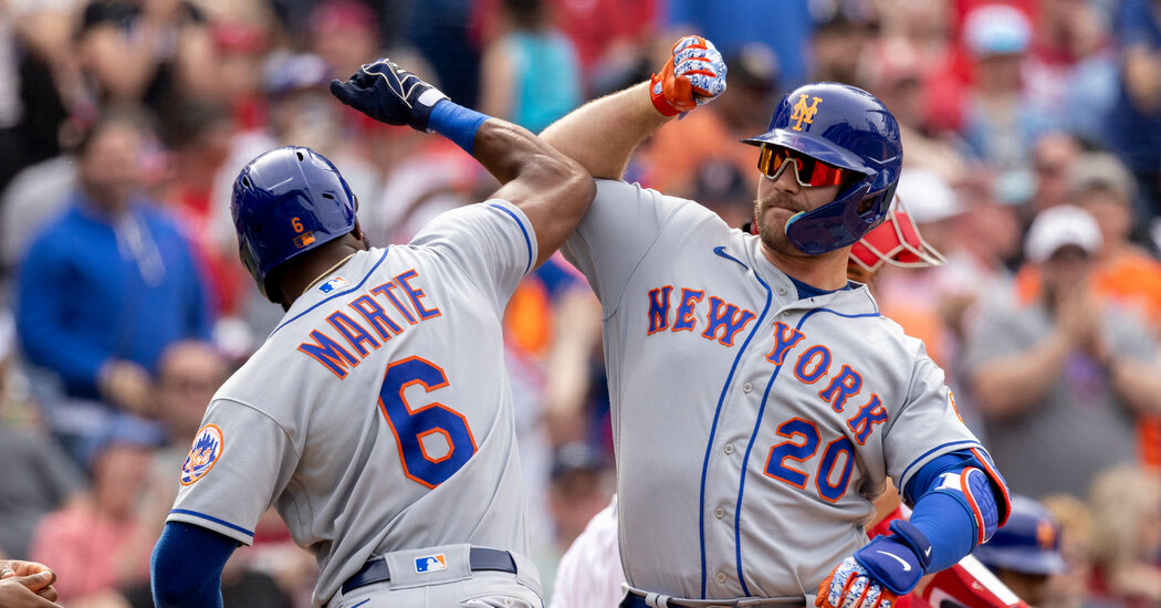 Mets Build a Big Lead and then Hang On for Win Over Phillies