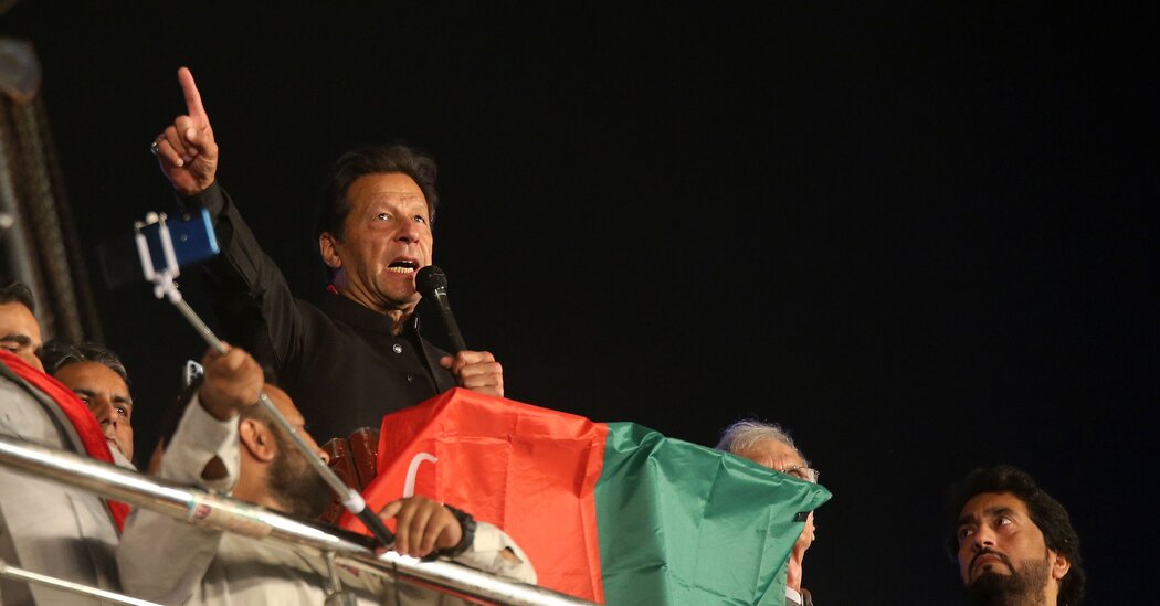 Days After Ouster, Imran Khan Is Back on the Trail in Pakistan