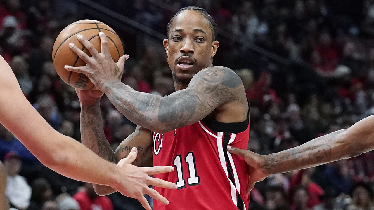 DeMar DeRozan scores 50, Bulls rally past Clippers in OT