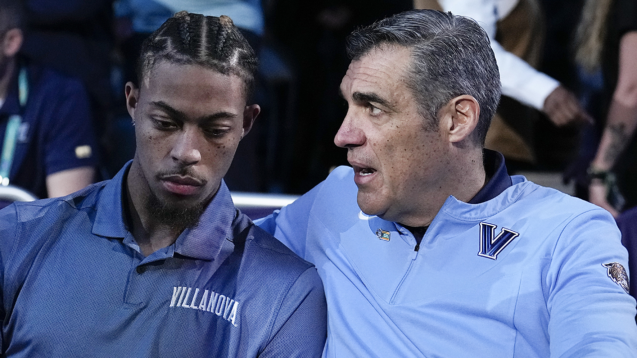 Final Four 2022: Villanova’s Justin Moore, who tore Achilles, comforted by coach before loss to Kansas