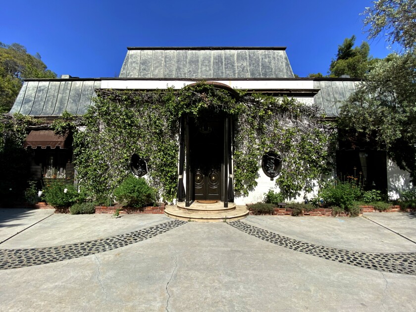 David Zaslav's Beverly Hills home; former estate of the late Robert Evans. (Credit: Jason Somers / Crest Real Estate)