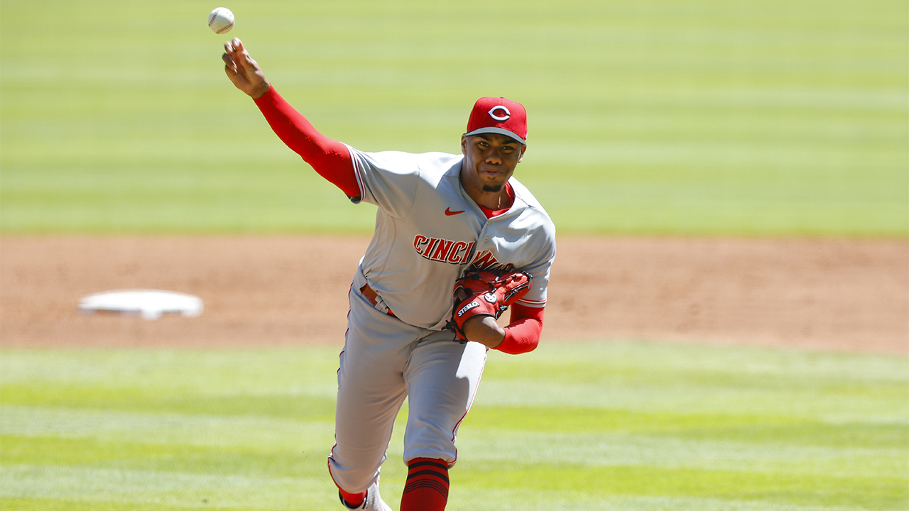 Reds’ Hunter Greene dazzling early in his debut against World Series champion Braves