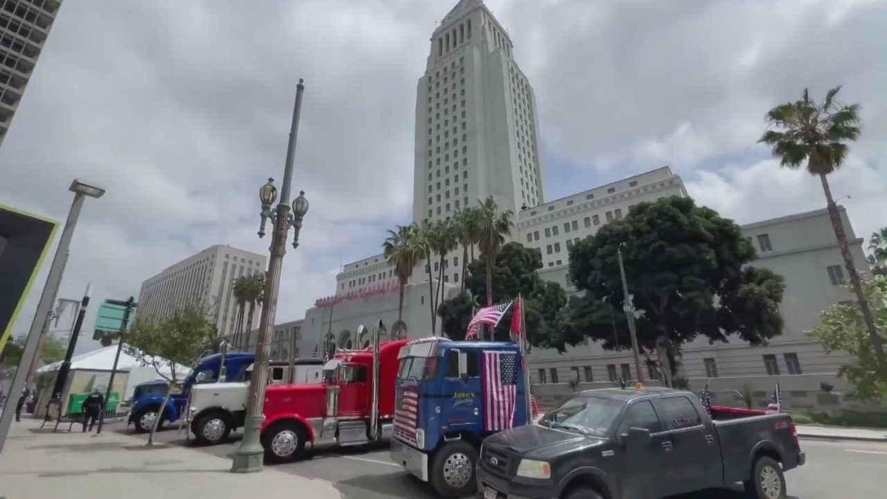 Convoy brings large crowd, traffic to downtown Los Angeles