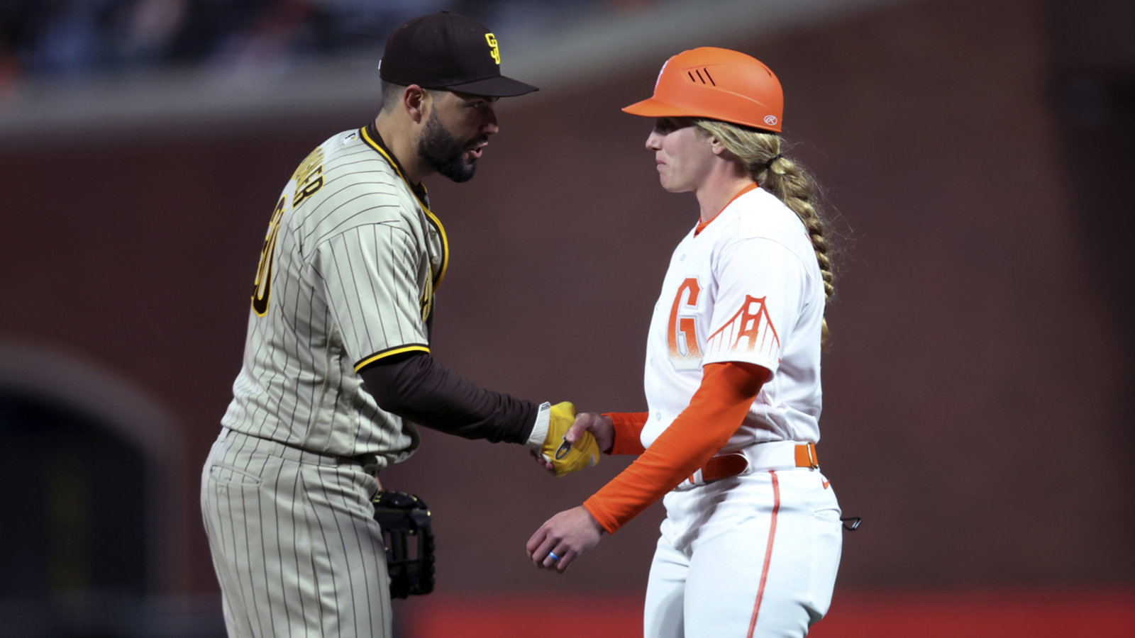 San Francisco Giants’ Alyssa Nakken becomes 1st MLB female coach on field