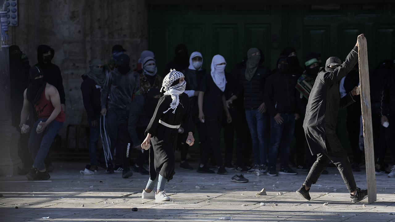 Clashes erupt at Jerusalem holy site, 152 Palestinians hurt: report