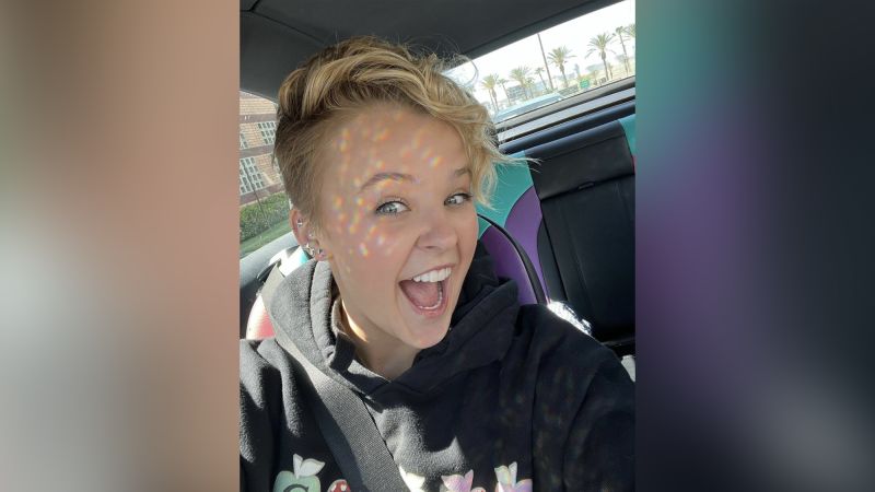 JoJo Siwa cuts off her signature ponytail and debuts a new look | CNN