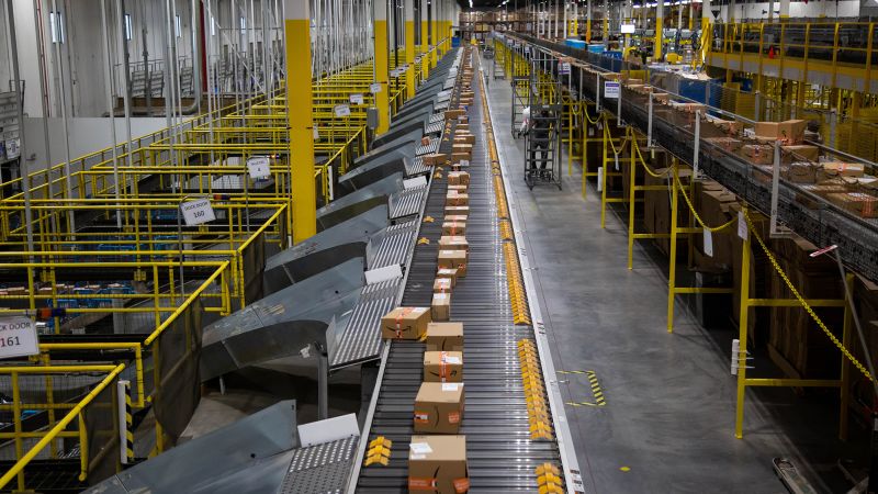 Amazon is adding a 5% fuel and inflation surcharge | CNN Business