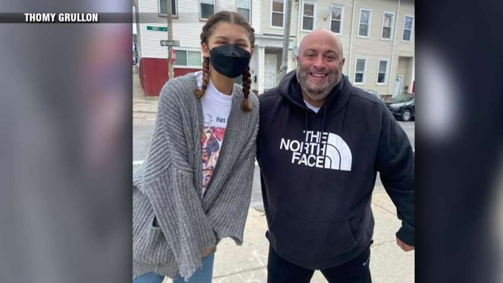 Fan snaps photo with superstar actress Zendaya in East Boston