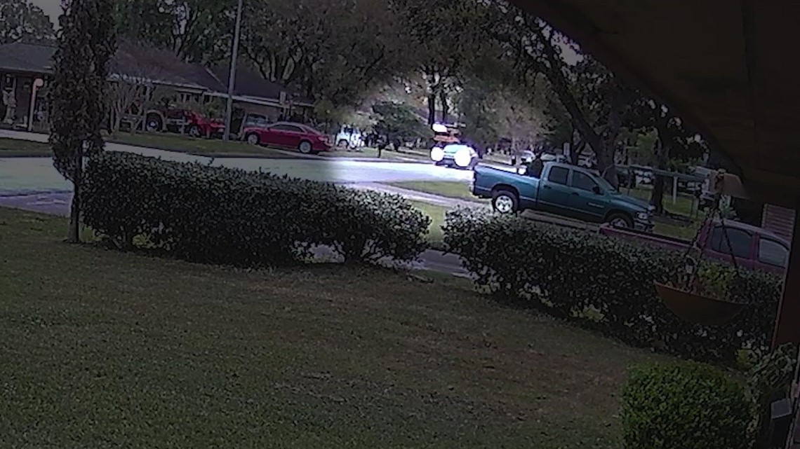 Video: Man seen attempting to lure girl into his vehicle in Deer Park area, police say