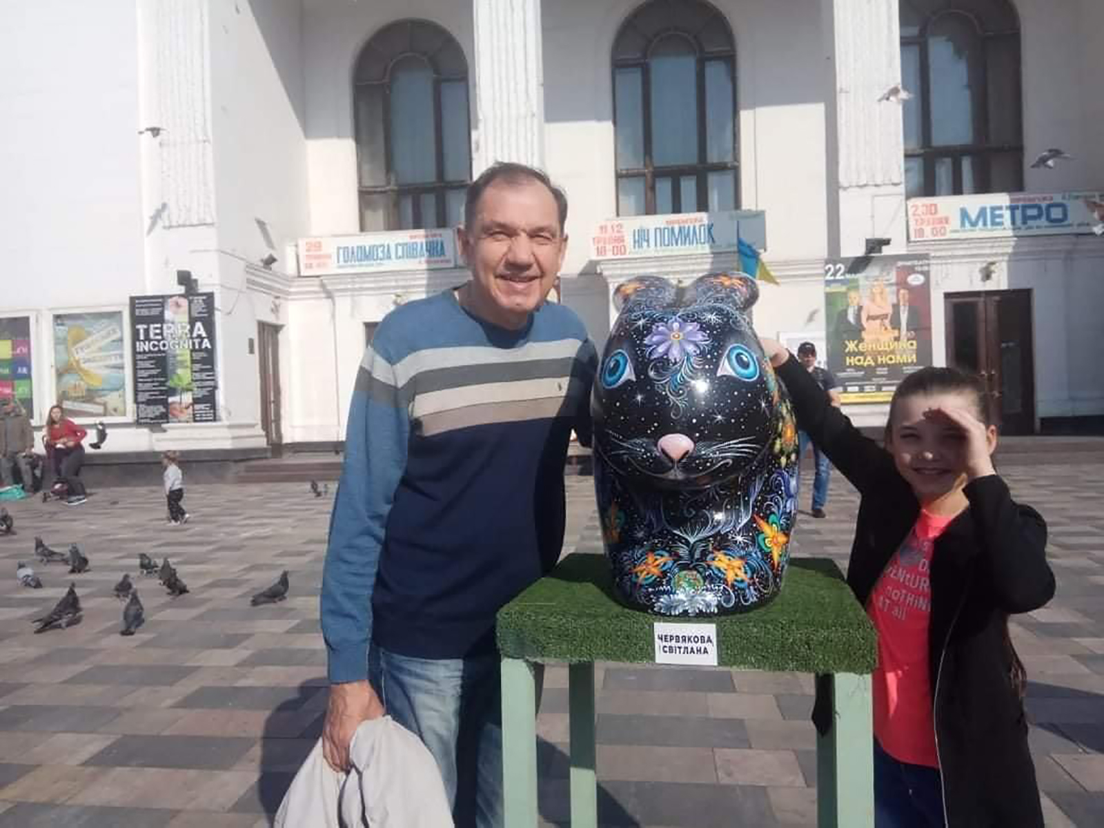 Oleksander Obedinsky with granddaughter Kira, before Russia’s invasion of Ukraine. He fears he will never see her again. 