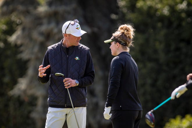 Oregon head coach Derek Radley, left, talks with Baylee Hammericksen during practice at the Eugene Country Club on Friday, April 15, 2022. 