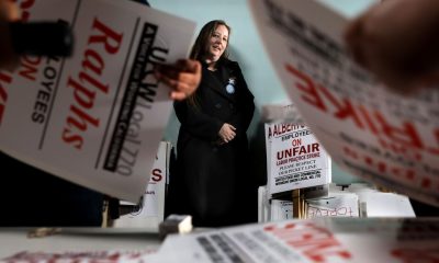 Southern California grocery workers union signs tentative wage hike agreement, averting strike