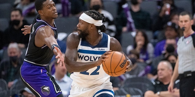 Sacramento Kings guard De'Aaron Fox, left, guards Minnesota Timberwolves guard Patrick Beverley (22) during the second half of an NBA basketball game in Sacramento, Calif., Tuesday, Feb. 8, 2022. The Timberwolves won 134-114. 