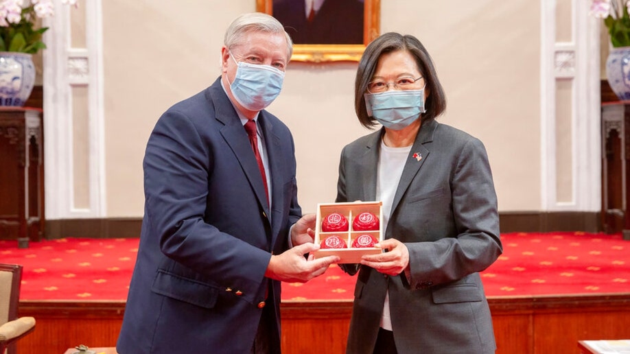 Sen. Lindsey Graham poses with Taiwanese President Tsai Ing-wen