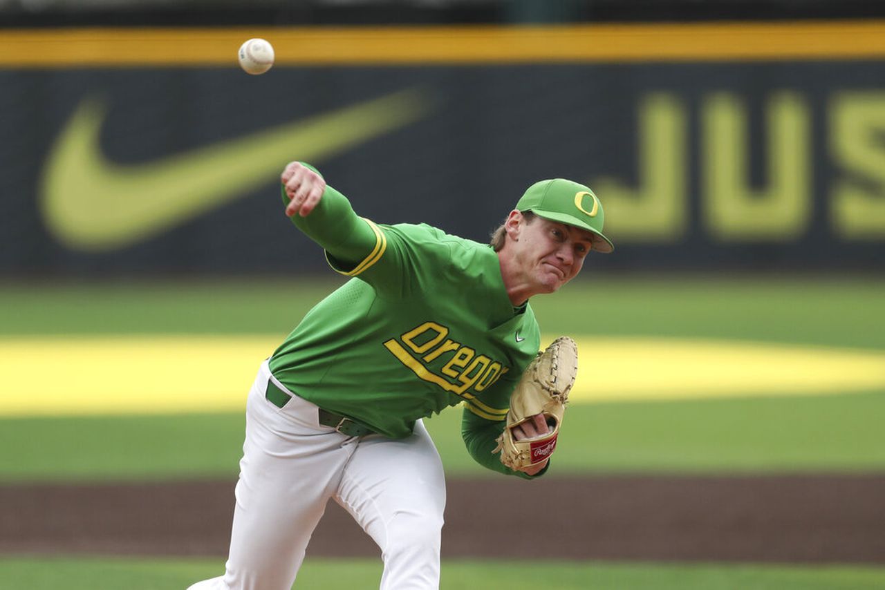 No. 21 Oregon baseball completes sweep of Washington with 6-5 win in 11 innings