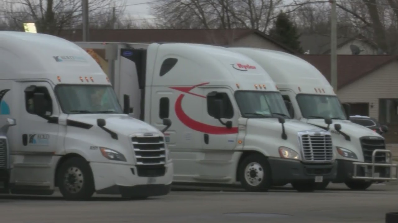 High winds cause issues across northeast Wisconsin