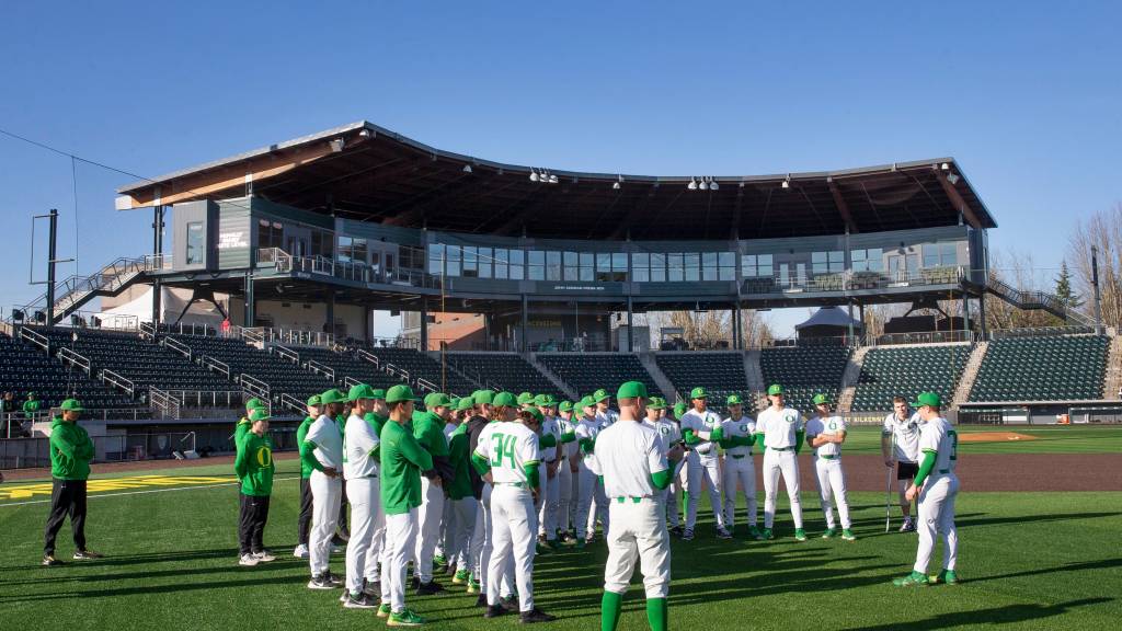 Oregon goes extra innings to sweep away the Huskies in Seattle