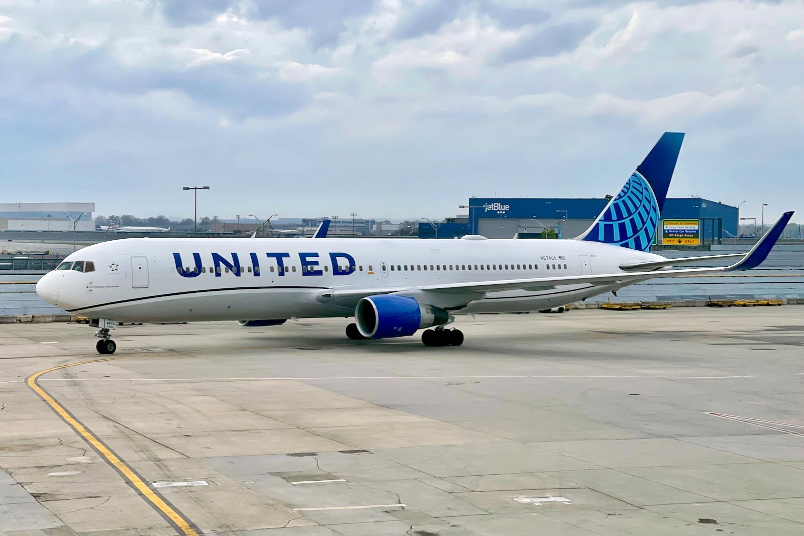 United’s 2 flagship Hawaii routes just got renewed for another season – The Points Guy