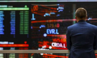 Treasuries remain under pressure as traders weigh growth outlook