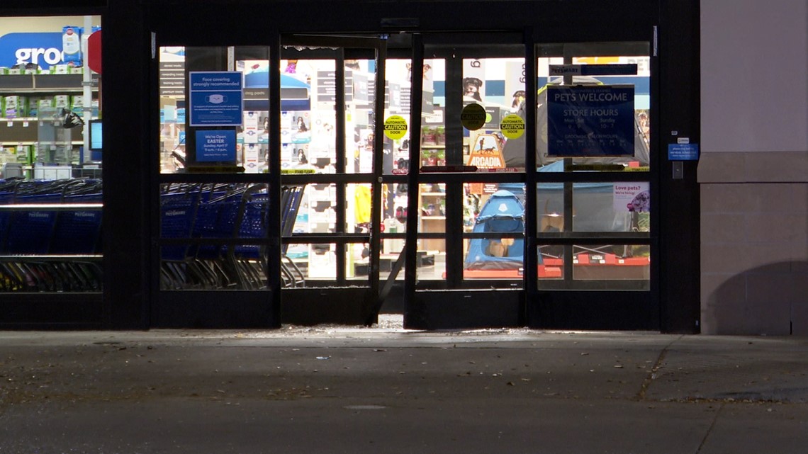 HPD: Man rams car into PetSmart before leading police on chase