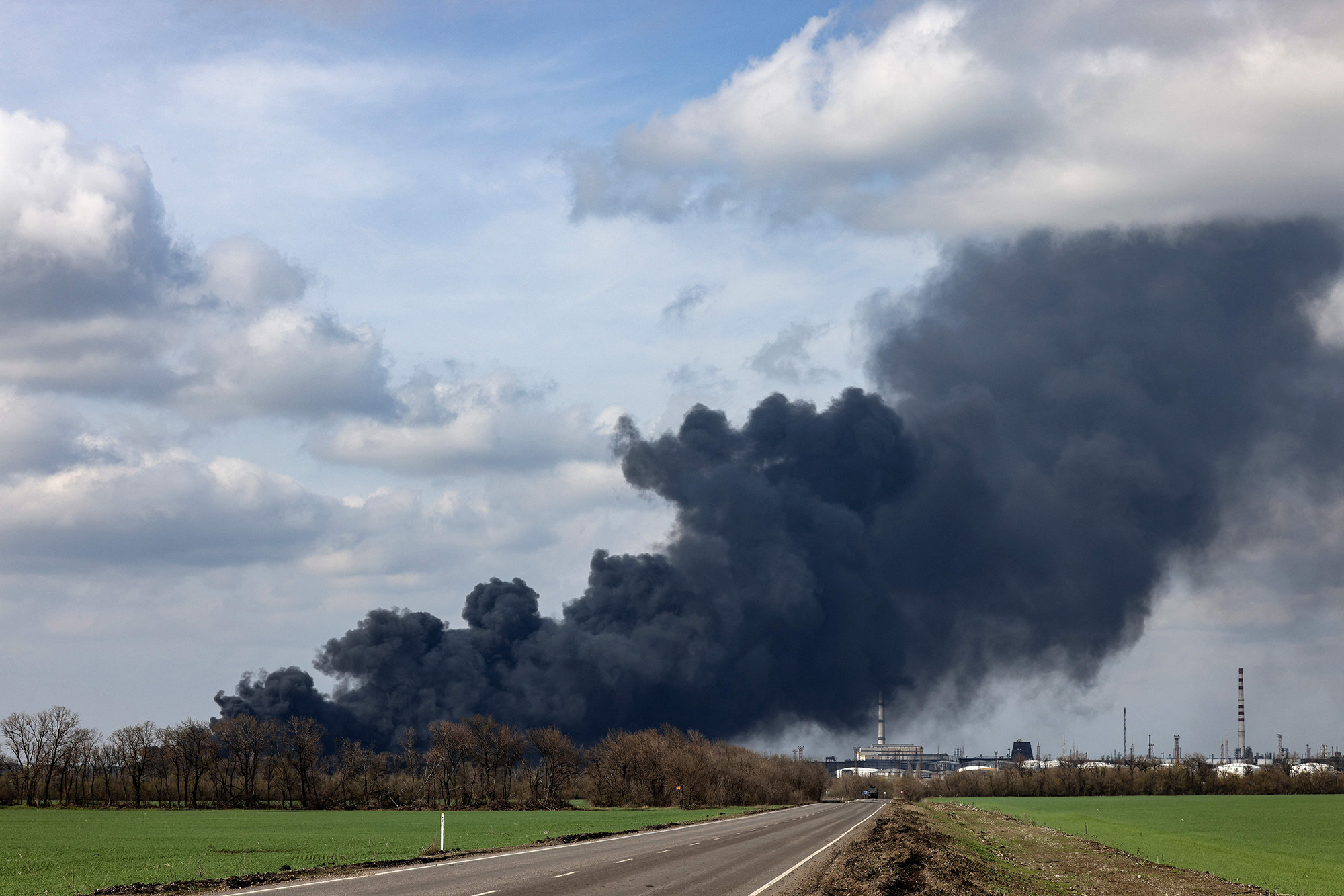 Multiple parts of eastern Ukraine hit by heavier fighting, according to Ukrainian and Russian reports