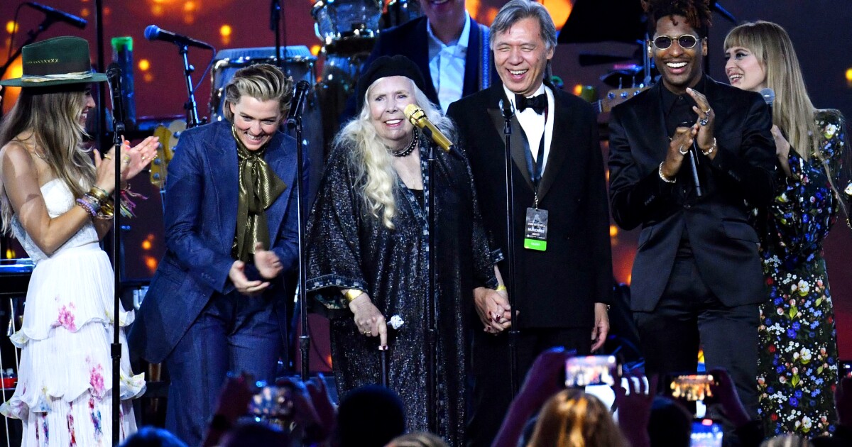 After a long night of tribute, Joni Mitchell takes the stage at Musicares