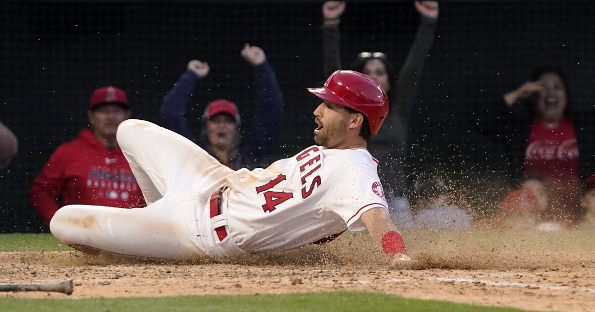 Angels eke out ugly walk-off win against Marlins