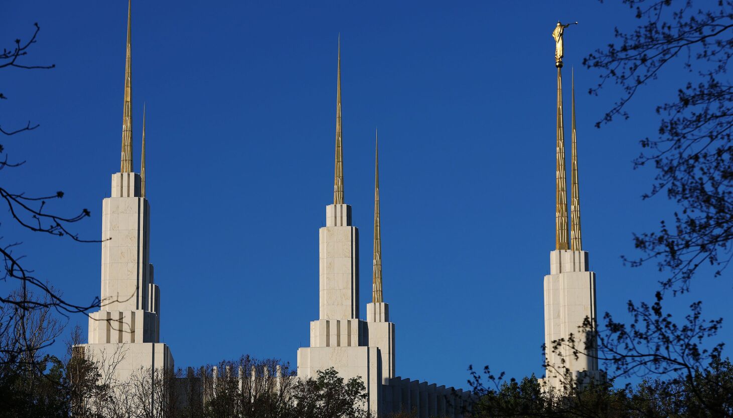 See what 2 apostles told dozens of journalists about the importance of the renovated Washington D.C. Temple