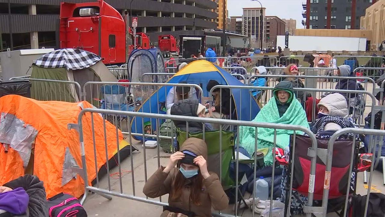 Olivia Rodrigo fans camp out in cold before Minneapolis concert