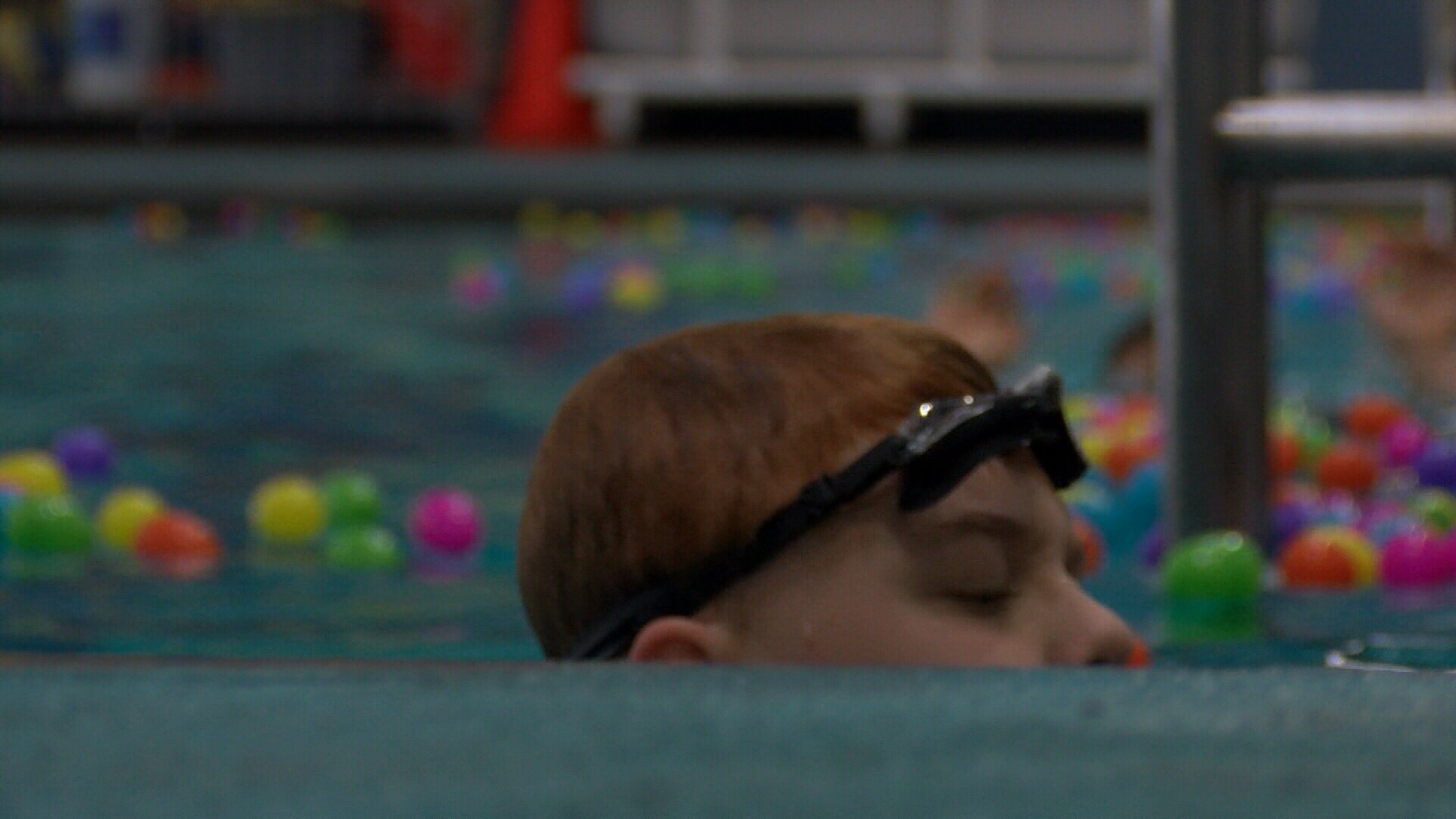 Pittsburg YMCA hosts aquatic Easter egg hunt – KOAM