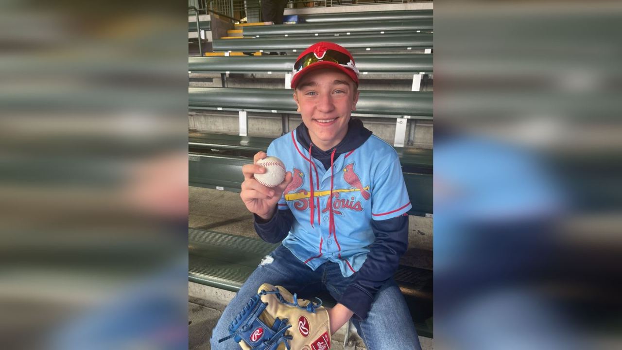 Cardinals fan catches Pujols’ home run ball in Milwaukee