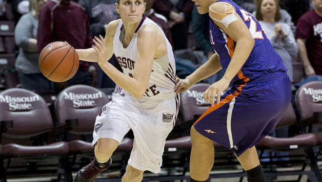 Missouri State guard Kenzie Williams, left, drives to the basket during the Lady Bears? victory over Evansville on Friday night at JQH Arena.
David Welker/For the News-Leader
Missouri State guard Kenzie Williams (4) drives towards the hoop during Friday's women's college basketball game against the Evansville Aces at JQH Arena on January 31, 2014 in Springfield. (David Welker/For the News-Leader)