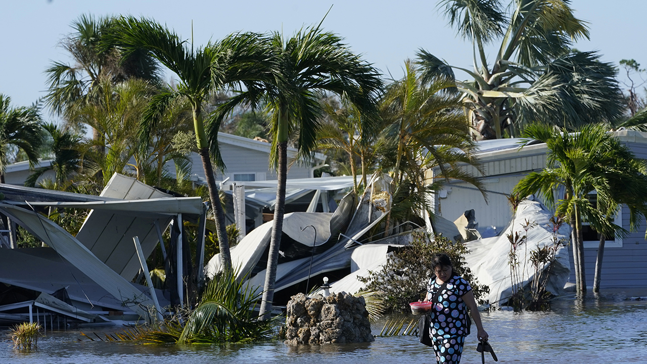 Ian downgraded to post-tropical cyclone as it lashes Carolinas; Florida officials report more deaths