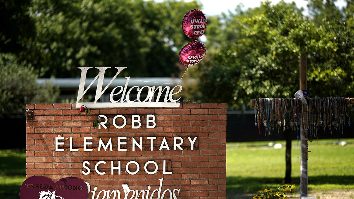 Robb Elementary School welcome sign