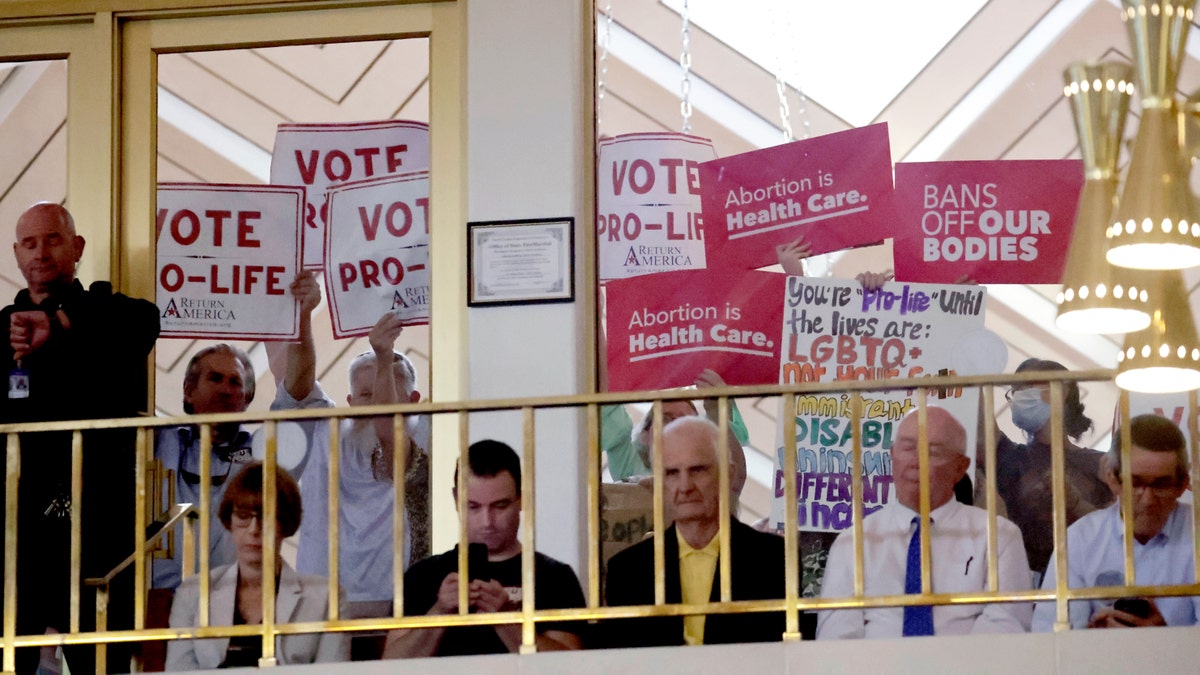 pro-choice and pro-life protesters