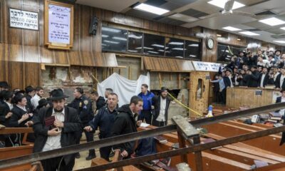 Wild clashes between NYPD, agitators outside synagogue tunnels caught on camera, go viral